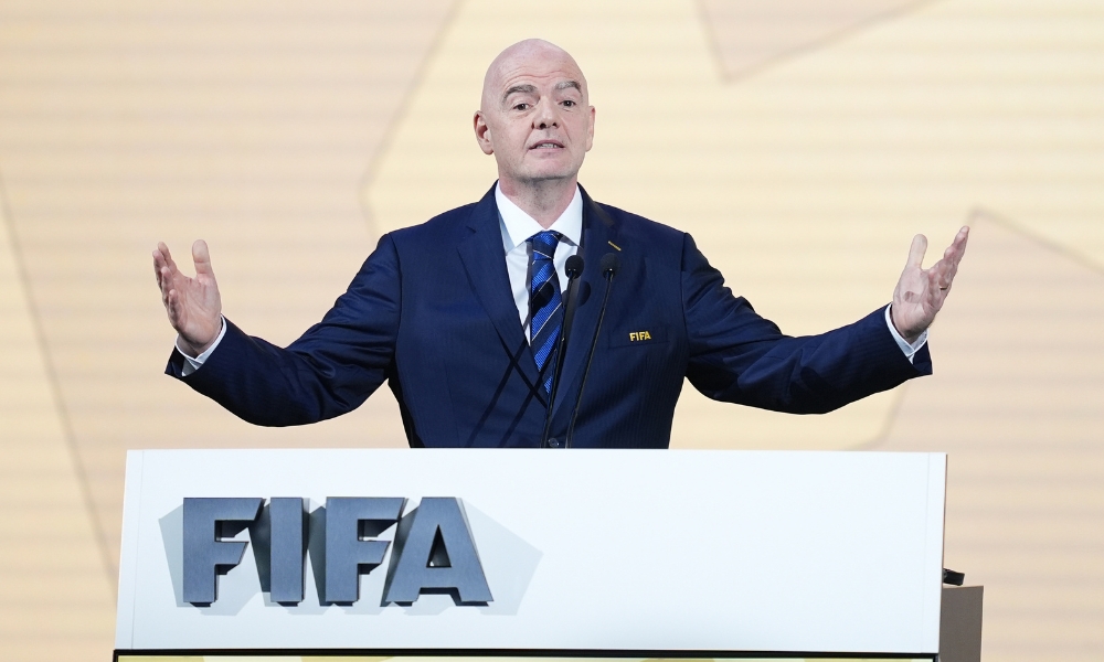 被吴艳妮这个大大咧咧的姑娘感动了，年轻、张扬、自信！.